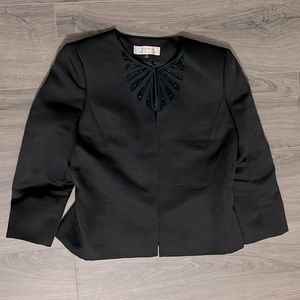 Tahari fully lined blazer for women with snap button closure. Size 8